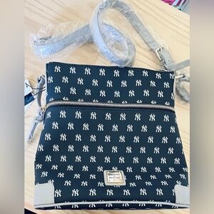 NWT. Dooney & Burke Yankees crossbody bag